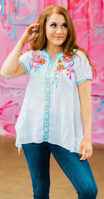 Boutique Embroidered Linen Layerz Sicily Top Size Small Retails $79