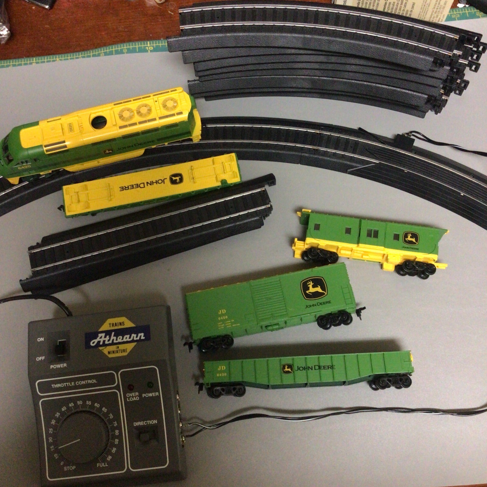 Athearn HO Scale John Deere Edition Train Set Works!! Read Description