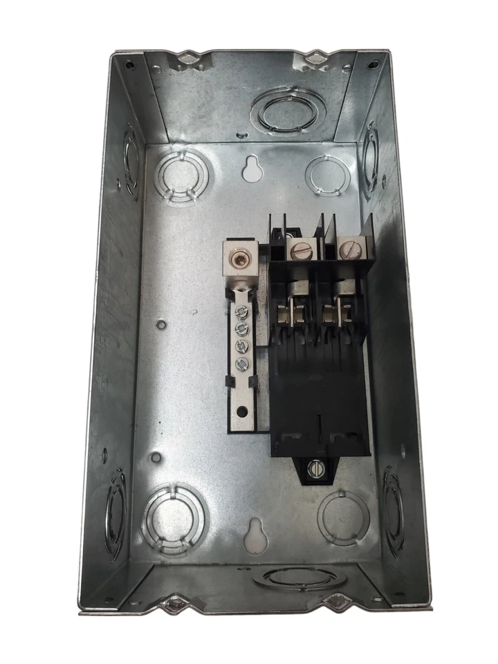 GE 70 Amp Main Lug 2 Spaces 4 Circuits TL270SCUP - Indoor Use - Surface Mount - Image 3 of 4