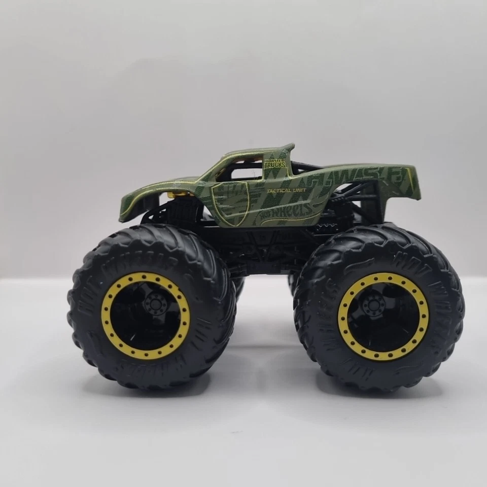 Monster Trucks Stealth Smashers 2020 Hot Wheels unidad táctica 1:64 Foto 4 de 4