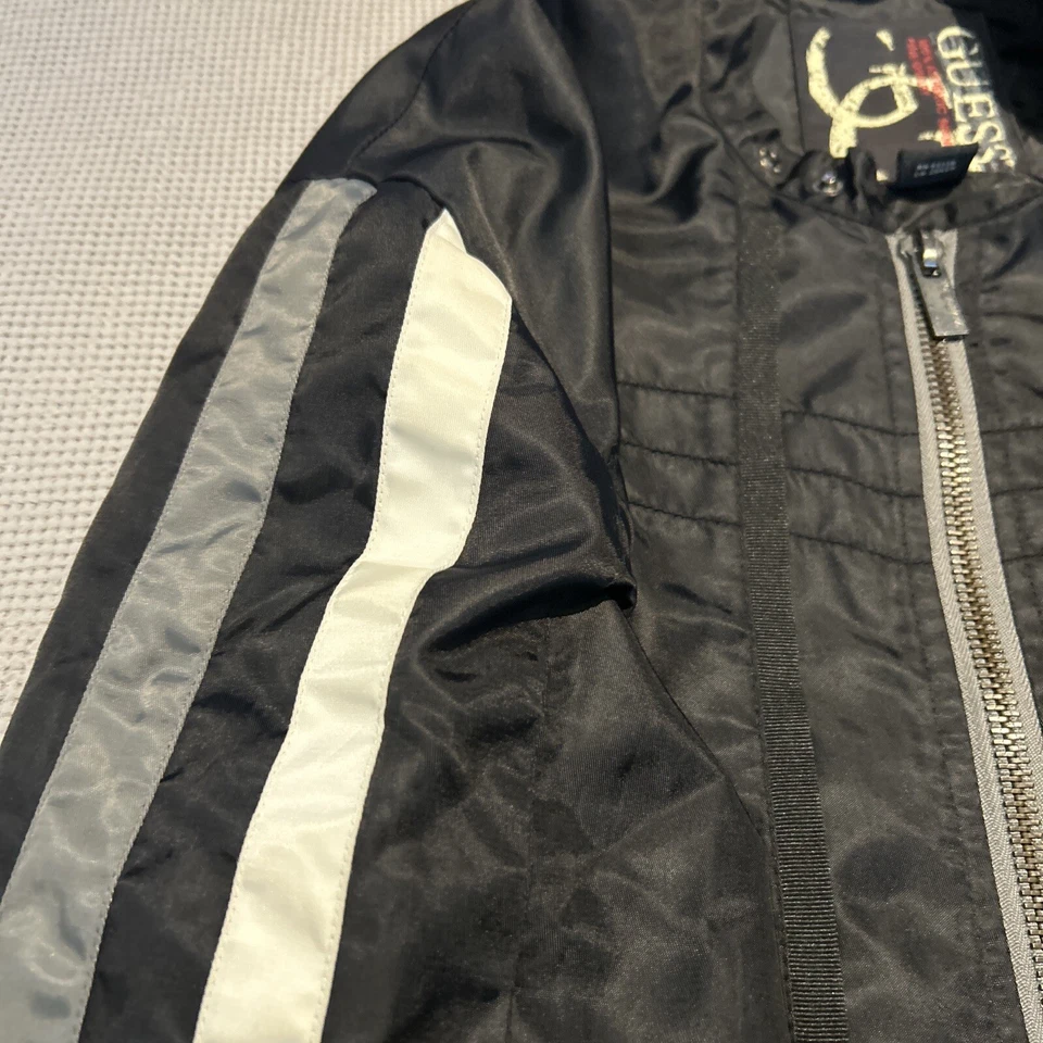 Chaqueta Guess Moto Para Hombre Talla L Negra Gris Blanca Corredor Rayas Bolsillos Ligeros Foto 4 de 4