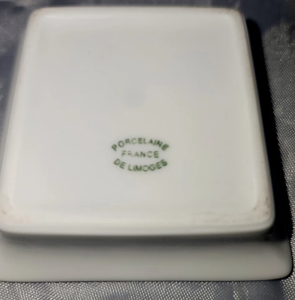 Bandeja de baratijas de porcelana Cartier con decoración dorada Foto 4 de 4