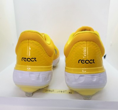 Nike Alpha Huarache Elite 4 Low Amarillo Baseball Cleat  display picture 1