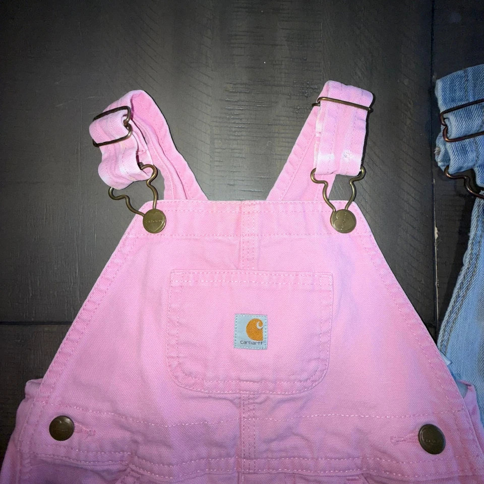 Lote de macacões jeans Carhartt rosa lona OshKosh B'gosh infantil tamanho 3T - Imagem 2 de 4
