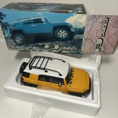 Autoart Toyota FJ Cruiser YELLOW 1:18 Scale Diecast Model Car In Box with COA