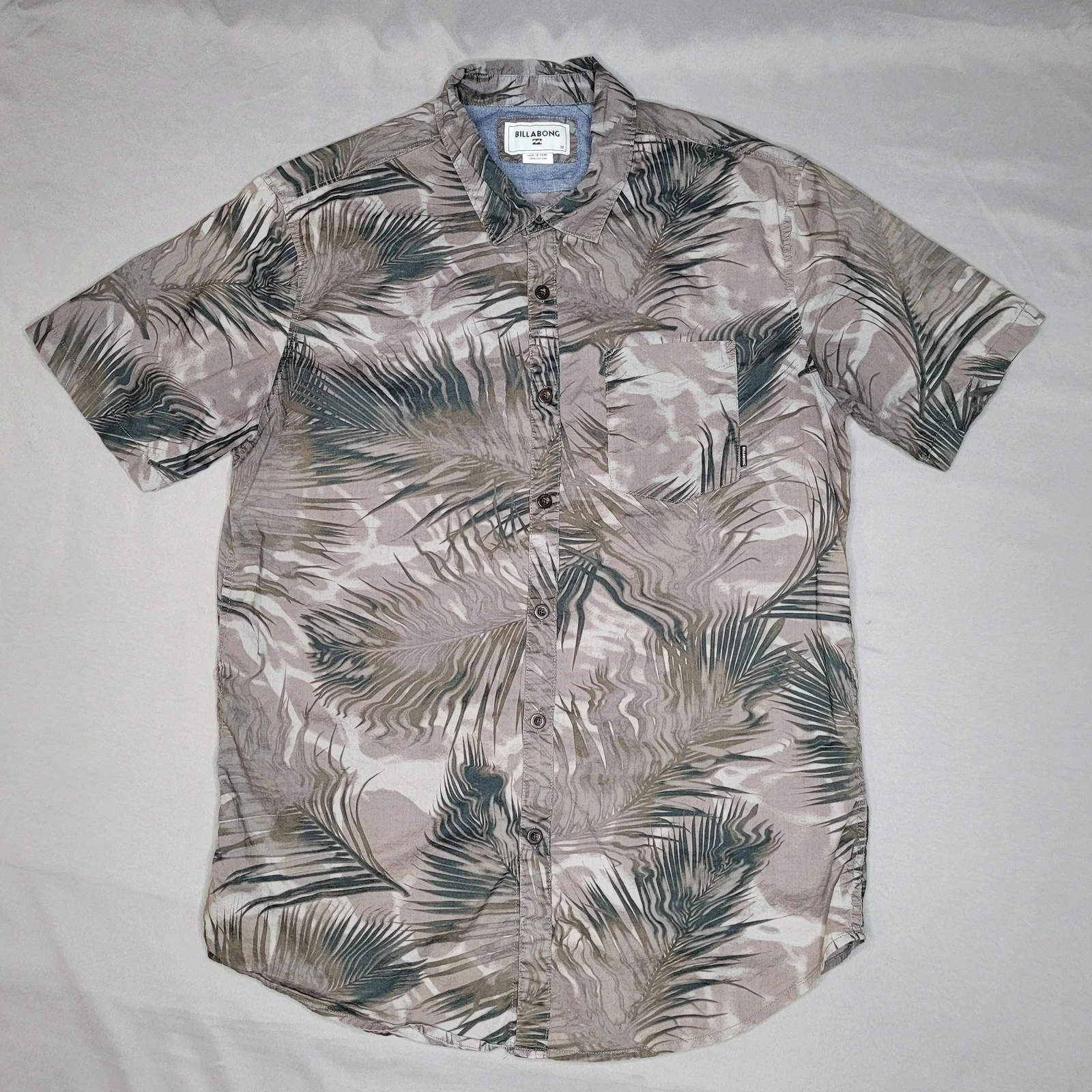 Billabong Shirt Mens Medium Gray Green Palm Leaf Hawaiian Button Short Sleeve
Opens in a new window