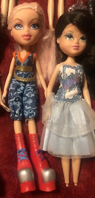 HUGE LOT of 16 Original MGA Bratz and Bratz Boyz, accessories, shoes and more