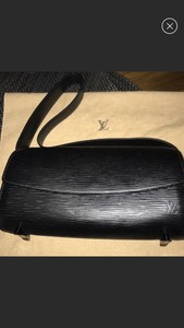 Louis-Vuitton-Nocturne-Clutch-shoulder-Bag