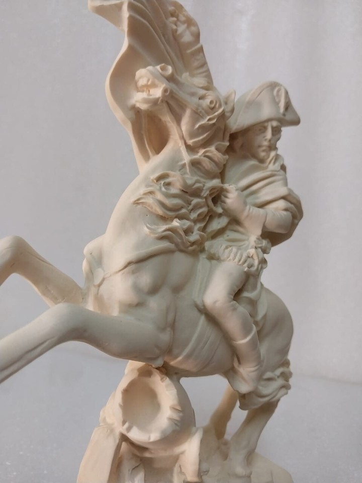 CAVALIER HUSSARD EMPIRE Napoleon Armée Rouge Figurine Résine Statue CAVALIER HUSSARD EMPIRE Napoleon Armée Rouge Figurine Résine Statue