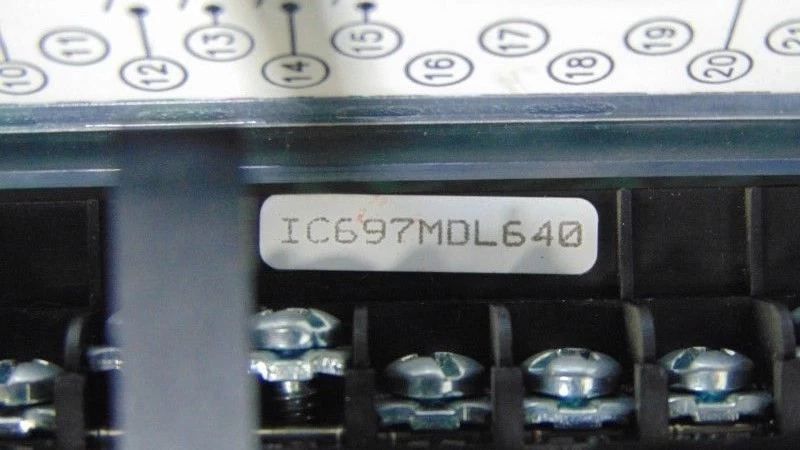 Módulo de entrada discreta usado Ge Fanuc IC697MDL640 Series 90-70 Foto 4 de 4