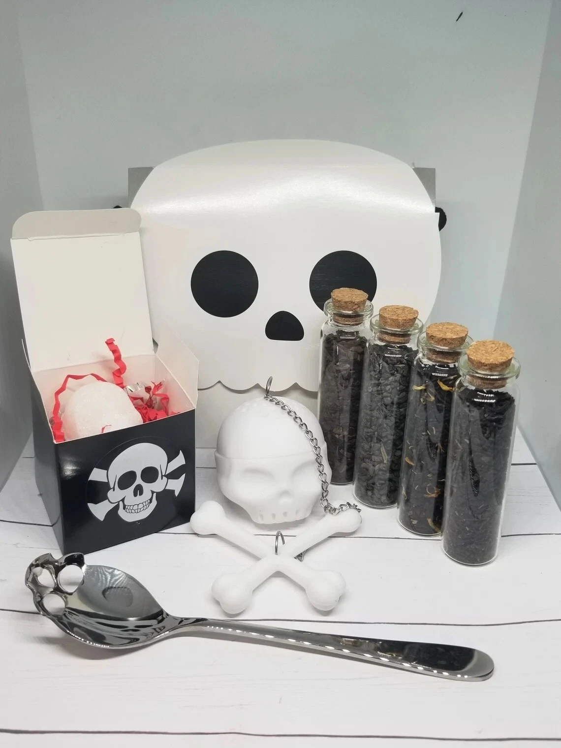 Spooky Tea Lovers Gift Box Set - Tea Samples - Skull Skeleton Silicone Infuser