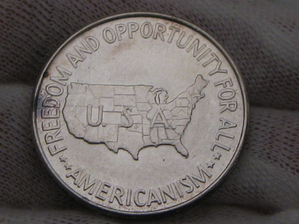 BU 1952 Washington/Carver US Commemorative Half Dollar. #9 - Image 4 of 4