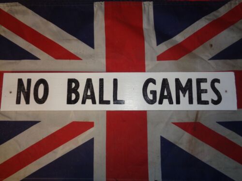 B59 Vintage No Ball Games Sign - Gloucester Academy School, Gloucester, UK - Foto 1 di 9