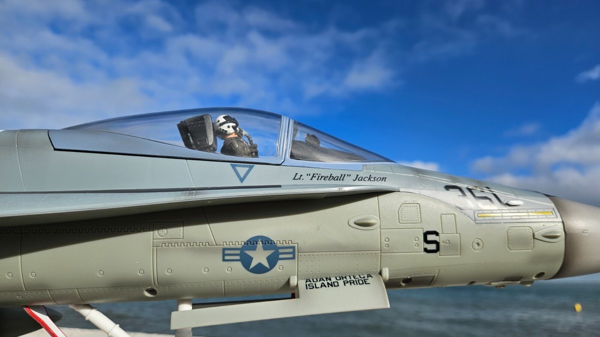 BBI Elite Force US Navy F/A-18C HORNET 1:18 Scale | eBay BBI Elite Force US Navy F/A-18C HORNET 1:18 Scale | eBay