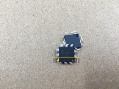 5PCS ICL7107CM44 QFP-44 ICL7107 SMD 3½ Digit' LCD/LED Display' A/D Converters @z