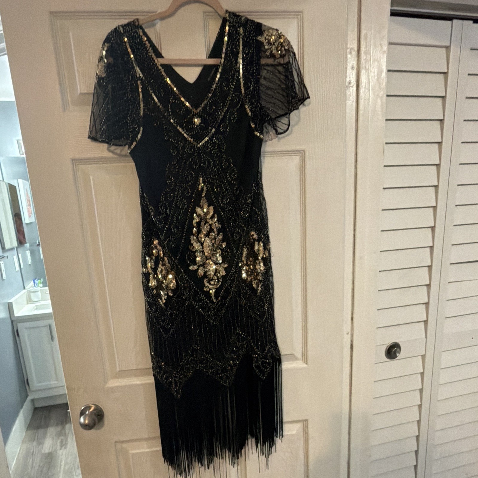 Women's Black Gold Geometric V-Neck Beaded Sequin Fringe Sheath Dress M
