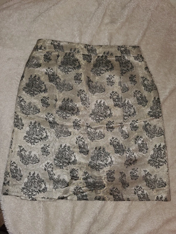 Vintage Miu Miu Silk Brocade Silver and Black Floral Print Box Pleat Skirt  42 - Image 4 of 4