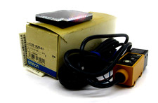 NEW OMRON E3S-R2E41 PHOTOELECTRIC SWITCH E3SR2E41
