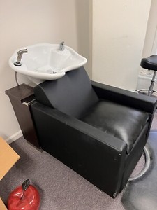 shampoo sink and chair