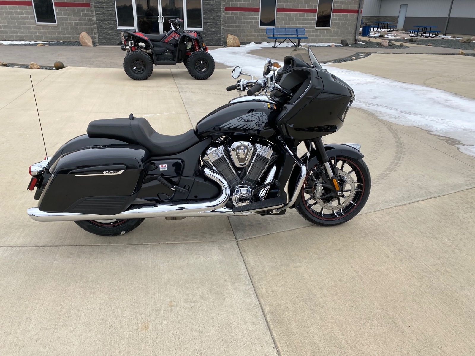 2020 Indian Challenger® Limited  2020 Indian Challenger® Limited Thunder Black Pearl