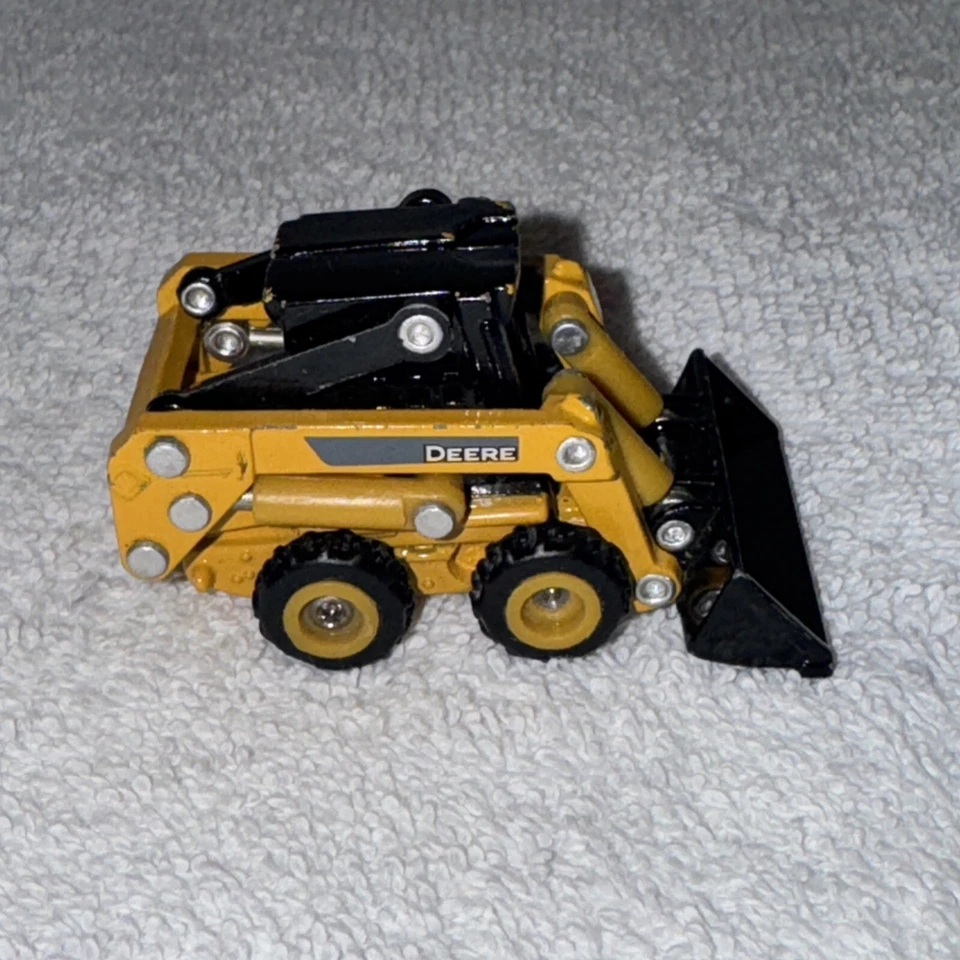 Ertl 1/64 John Deere 320D Skid Steer Model Loader - Image 4 of 4