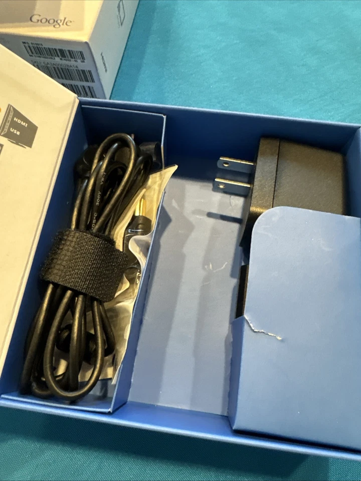 Google Chromecast (1st Generation) HDMI Media Streamer Black H2G2-42 - Image 4 of 4