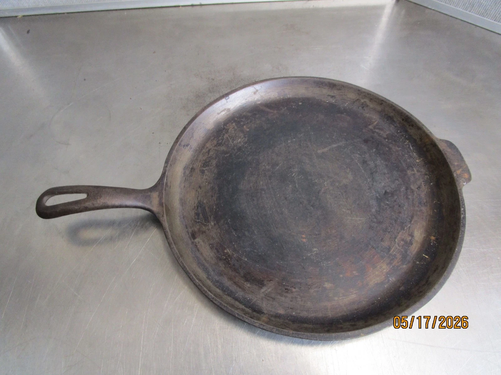 Vintage 11-1/4” Cast iron Skillet Griddle Letter D