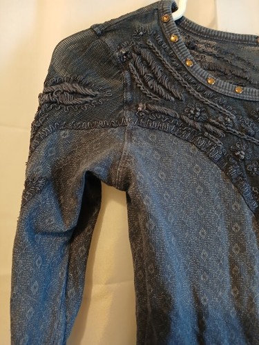 FREE PEOPLE Nieten Mesh Obermaterial T-Shirt Top XS Dunkelblau U-Ausschnitt Boho LS - Bild 3 von 7