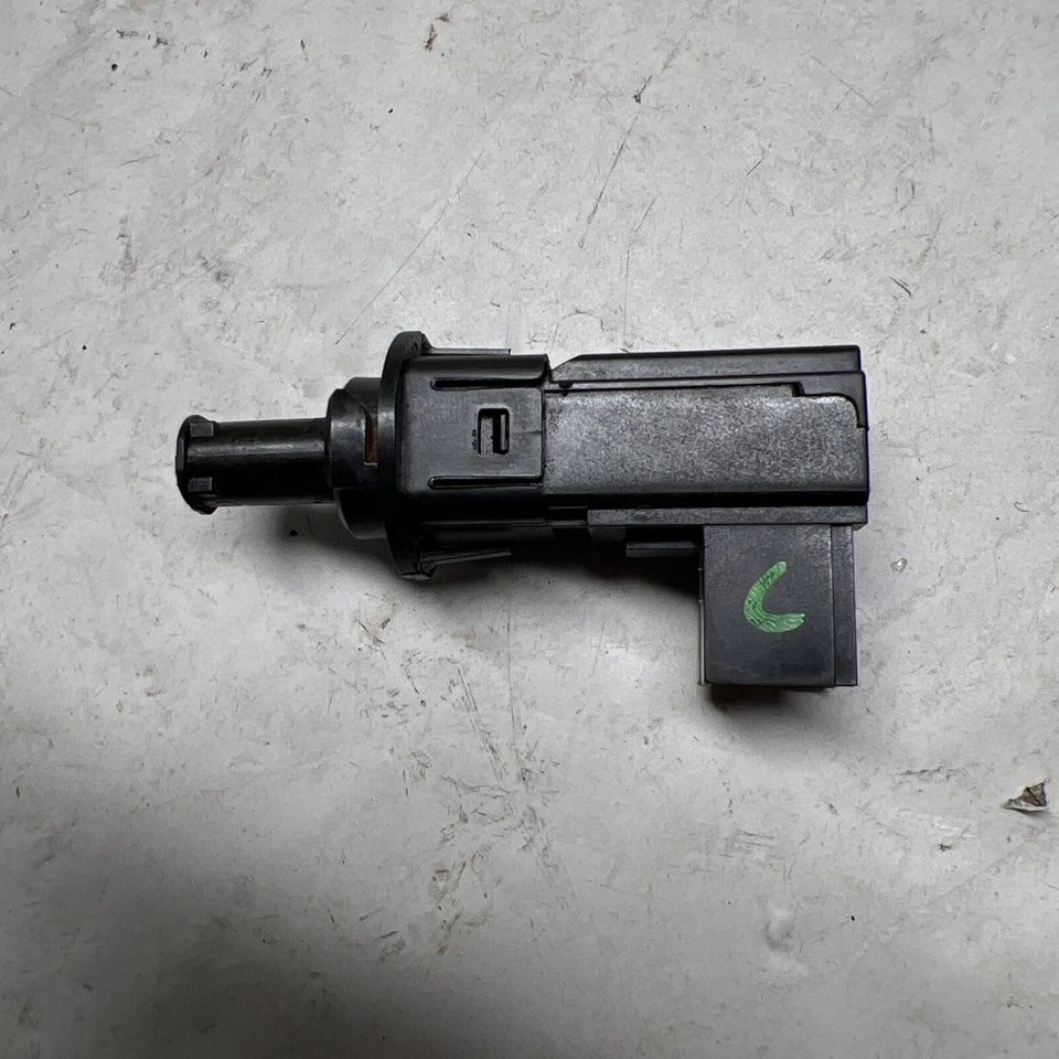 Jeep Grand Cherokee 2014-2024 pedal de freno luz de freno interruptor Ram Durango OEM Foto 3 de 4