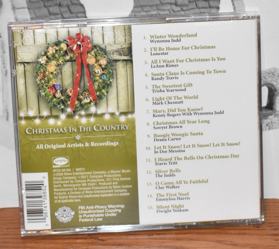 CHRISTMAS IN THE COUNTRY 2009 CD Wynonna Judd, LeAnn Rimes, Randy Travis & More - Image 2 of 3