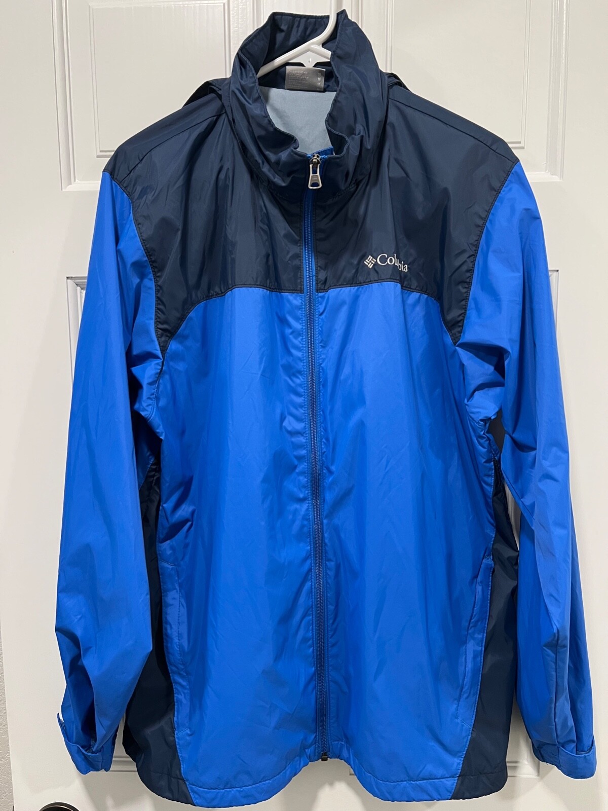 Mens Columbia light weight rain jacket with a stowable hood size medium eBay