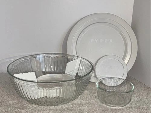 Pyrex Portables 7404-S 4.5qt Round Fluted Bowl with Smaller bowl & Divider