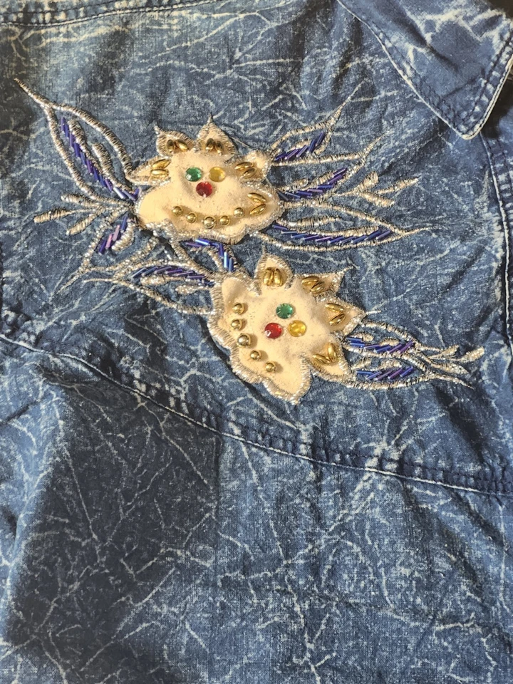 Conjunto de falda y top de mezclilla vintage años 80 estilo occidental con cuentas multicolores azul nieve Foto 3 de 4