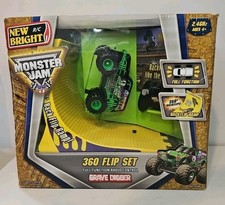 New Bright RC Monster Jam Grave Digger Remote Control Truck 1:24 Scale