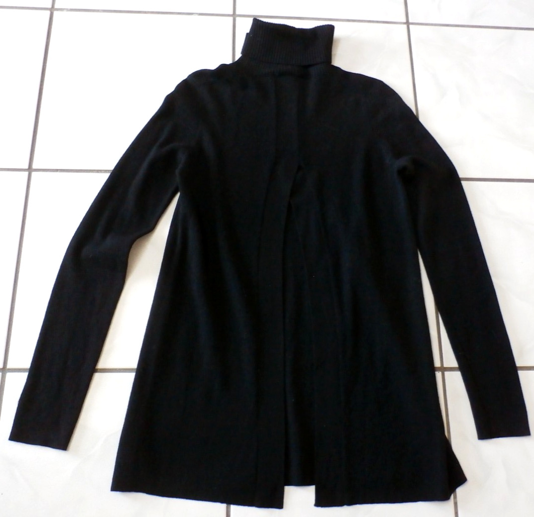 THEORY Jayleen Split Back Turtleneck Sweater 100%… - image 4