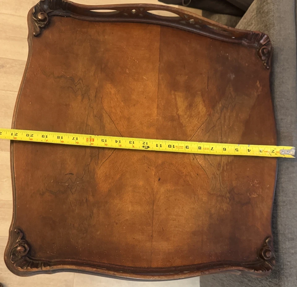 Mesa auxiliar vintage de caoba Chippendale Revival tallada concha rodillas/pies de garra Foto 4 de 4