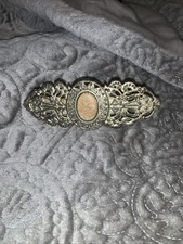This vintage silver-tone hair barrette was