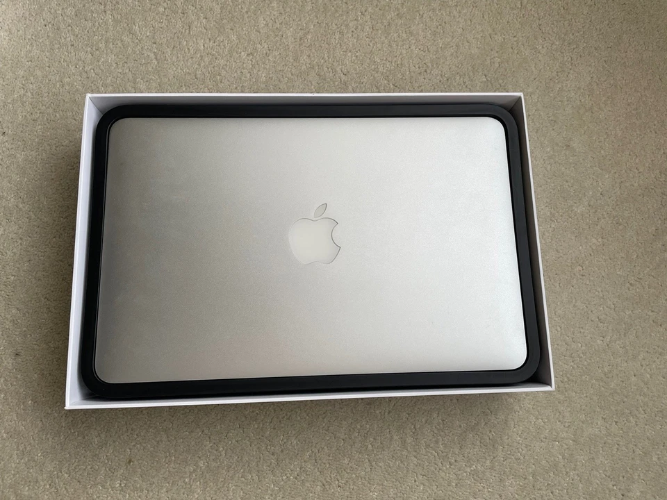 Apple MacBook Air 11", Intel Core i5, 1.7GHz, 2012, 128GB SSD, 4GB RAM, A1465 - Image 2 of 4