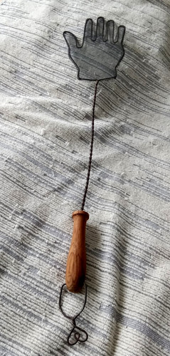VINTAGE  ANTIQUE  METAL  MESH  FLY  SWATTER   ADULT  HAND  SHAPE  WOOD  HANDLE