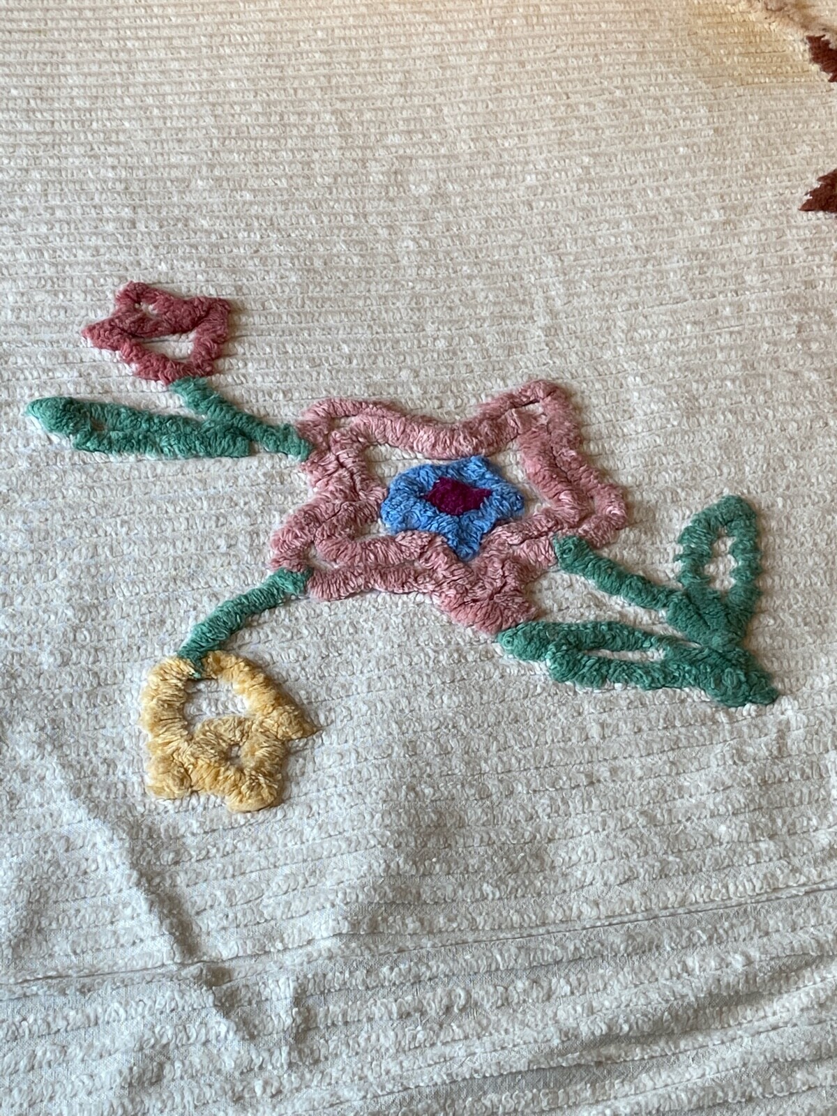 VINTAGE MEDIUM WEIGHT COTTON CHENILLE CANDLEWICK BEDSPREAD 90" W X 102