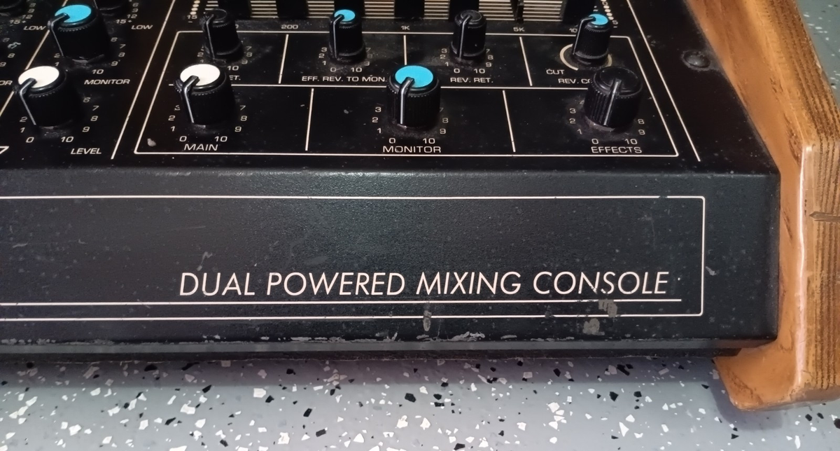 Vintage PEAVEY XR 700 SEVEN CHANNEL DUAL POWERED MIXING CONSOLE | eBay