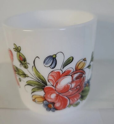 Arcopal France Cup Floral Mug Milk glass White Red Flower Pattern Ventage Coffee