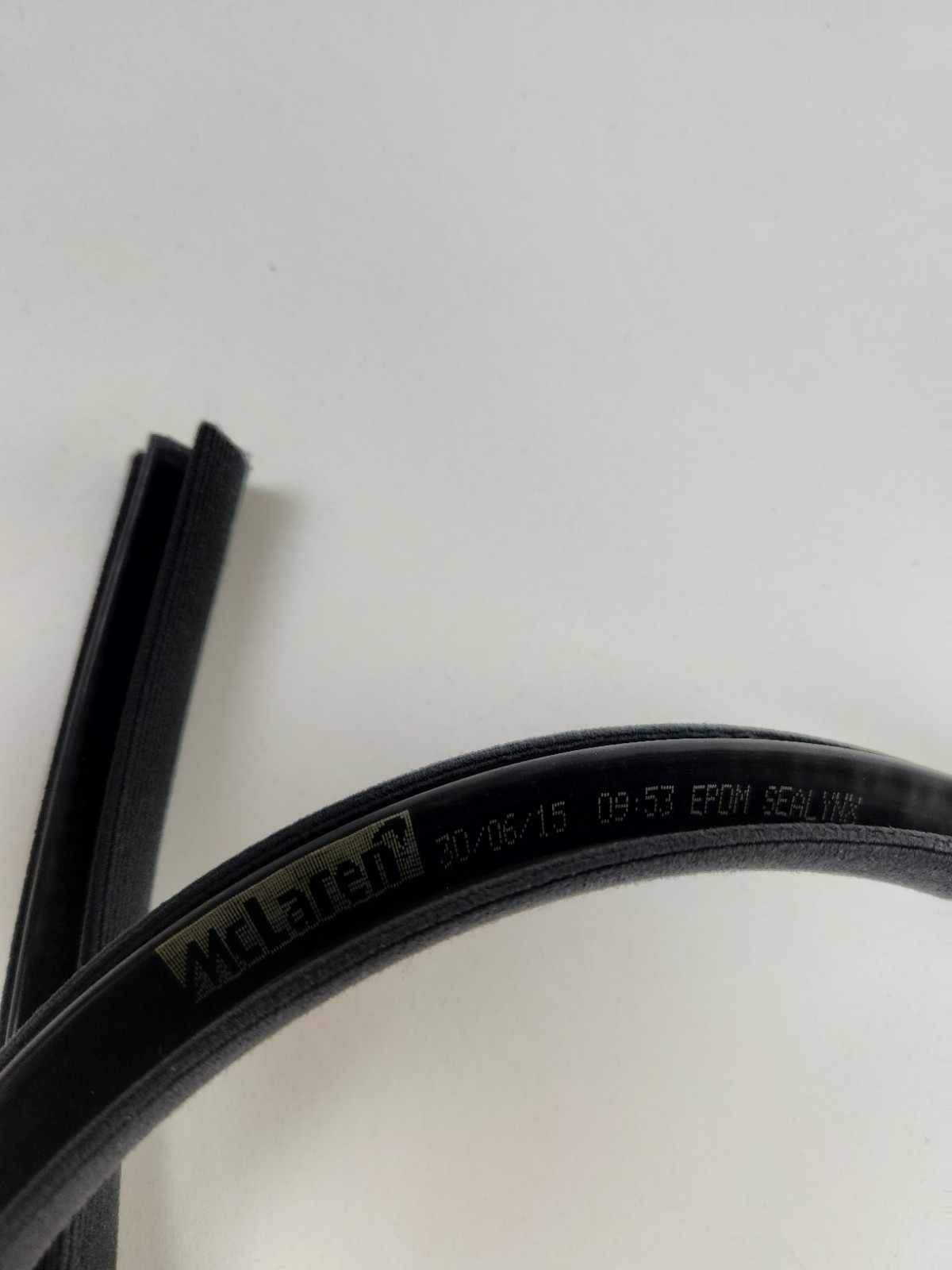 2015-2017 MCLAREN 675LT FRONT LEFT SIDE DOOR WEATHERSTRIP SEAL RUBBER STRIP OEM 