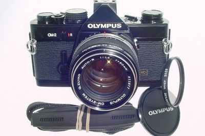 Olympus OM-2 MD analoge 35-mm-Spiegelreflexkamera manuell + Olympus 50/1,4 Zuiko-Objektiv in schwarz
