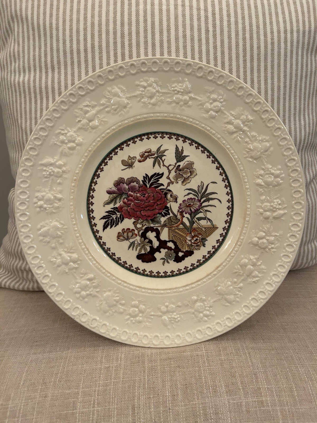 Vintage Wedgwood Wellesley Bullfinch Dinner Plate  AL 9351 England 10 3/4”
