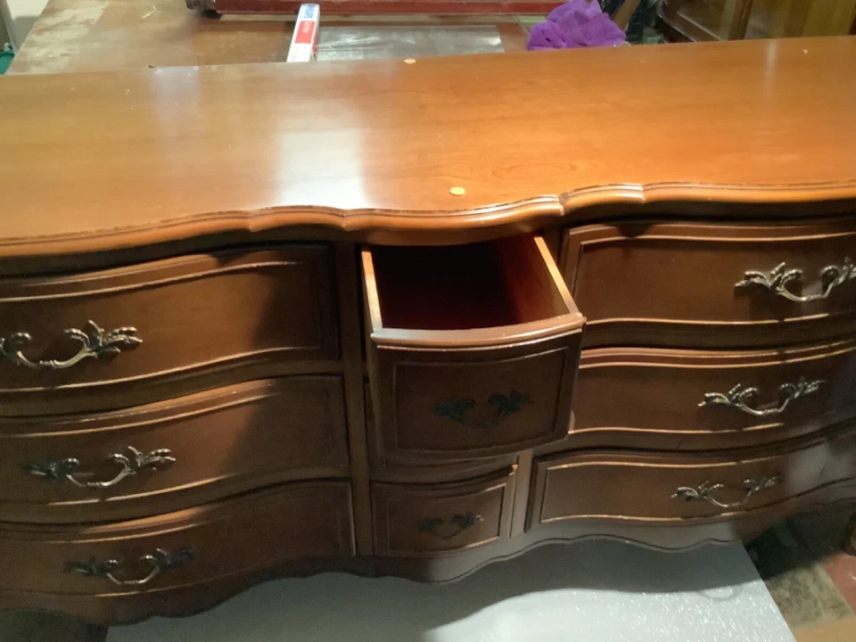 Dresser Serpentine National Mt Airy Carolina del Norte Foto 2 de 4