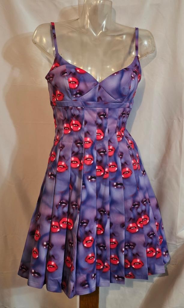 CUTE! Heaven by Marc Jacobs NWT Fit-Flare Pleated Lip/Face Print Dress - M