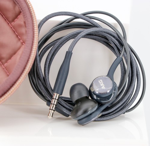 Cell Phone MP3 Player Corded Headphone Jack AKG Brand w/travel case - 第 2/9 張圖片