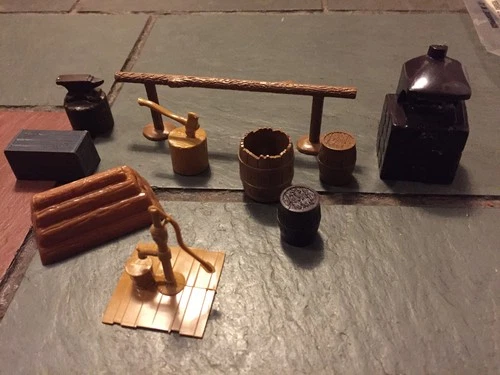 MARX PLAYSET WESTERN HARD PLASTIC ACCESSORIES MINT UNBROKEN