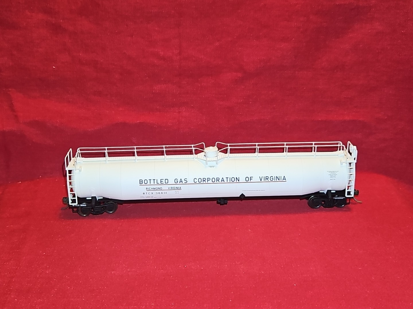 Atlas HO Bottled Gas Corp. Of Virginia RTCX Tank Car # 36601